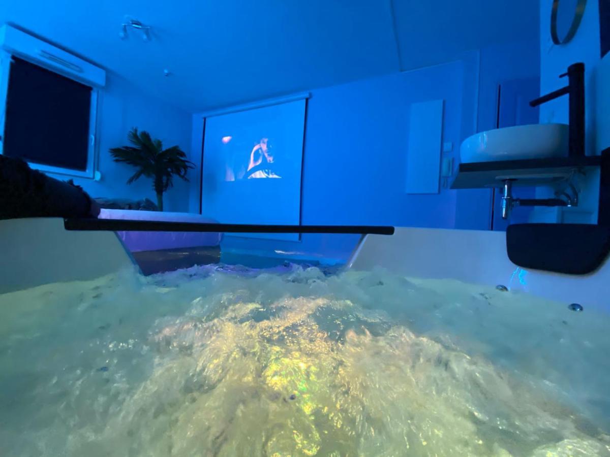 Capsule Miami Vice - Jacuzzi - Billard - Ecran Cinema & Netflix - Ping-Pong - Nintendo & Jeux- Liévin Exterior photo