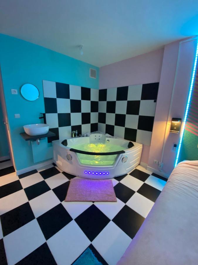 Capsule Miami Vice - Jacuzzi - Billard - Ecran Cinema & Netflix - Ping-Pong - Nintendo & Jeux- Liévin Exterior photo