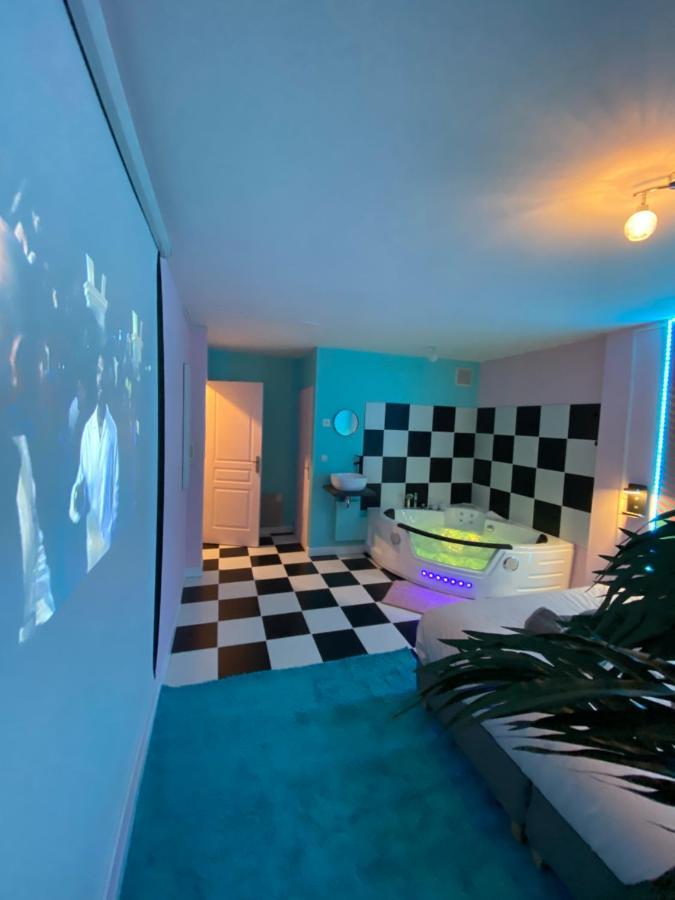 Capsule Miami Vice - Jacuzzi - Billard - Ecran Cinema & Netflix - Ping-Pong - Nintendo & Jeux- Liévin Exterior photo