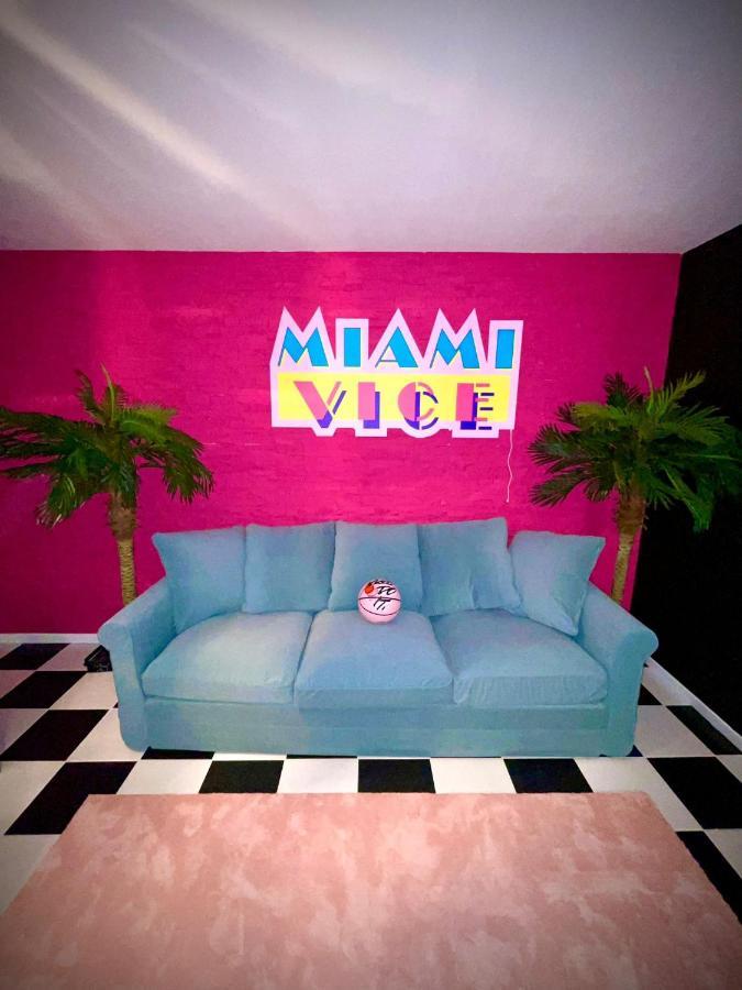 Capsule Miami Vice - Jacuzzi - Billard - Ecran Cinema & Netflix - Ping-Pong - Nintendo & Jeux- Liévin Exterior photo