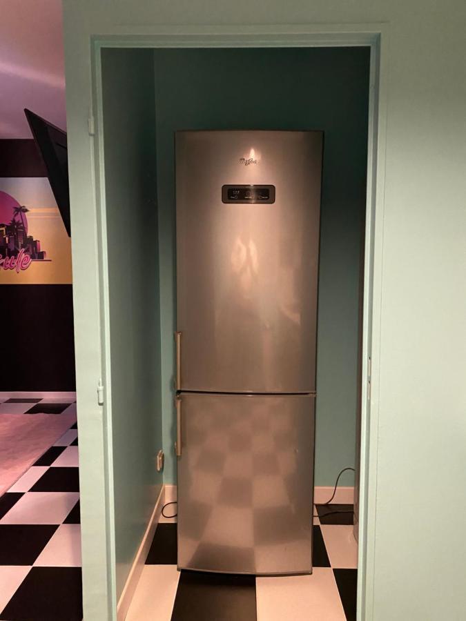 Capsule Miami Vice - Jacuzzi - Billard - Ecran Cinema & Netflix - Ping-Pong - Nintendo & Jeux- Liévin Exterior photo
