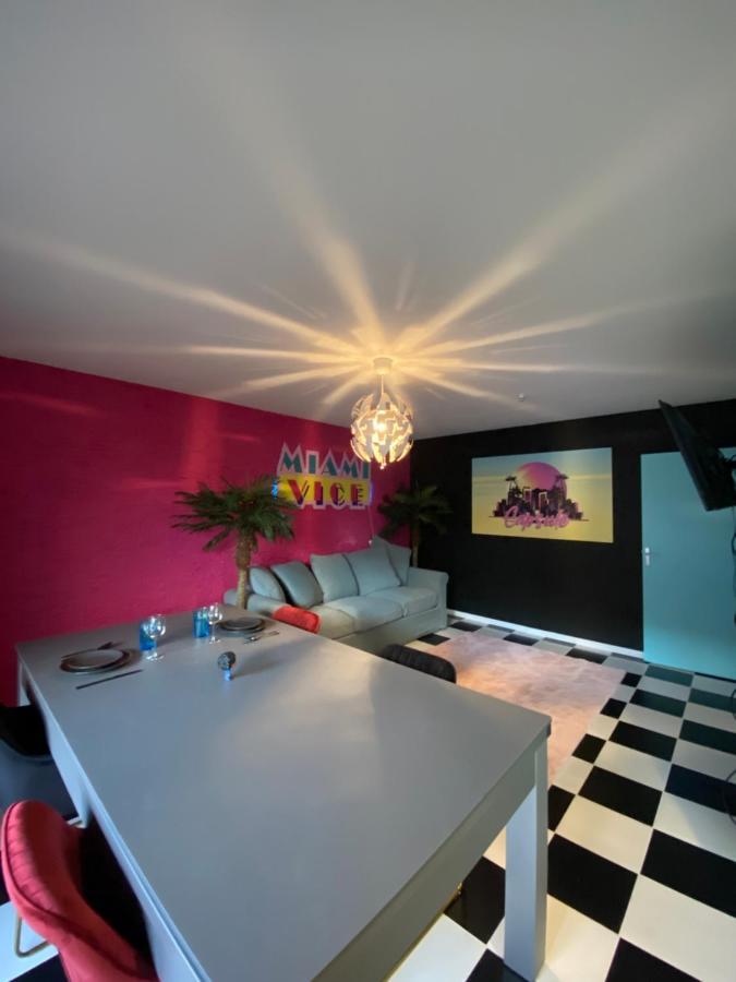 Capsule Miami Vice - Jacuzzi - Billard - Ecran Cinema & Netflix - Ping-Pong - Nintendo & Jeux- Liévin Exterior photo