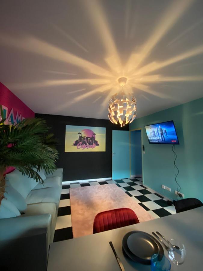 Capsule Miami Vice - Jacuzzi - Billard - Ecran Cinema & Netflix - Ping-Pong - Nintendo & Jeux- Liévin Exterior photo
