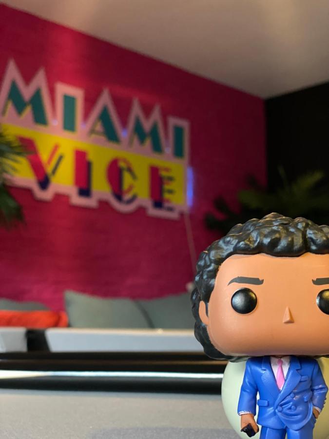 Capsule Miami Vice - Jacuzzi - Billard - Ecran Cinema & Netflix - Ping-Pong - Nintendo & Jeux- Liévin Exterior photo