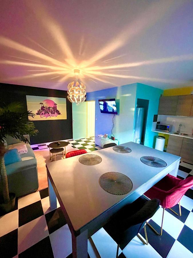 Capsule Miami Vice - Jacuzzi - Billard - Ecran Cinema & Netflix - Ping-Pong - Nintendo & Jeux- Liévin Exterior photo