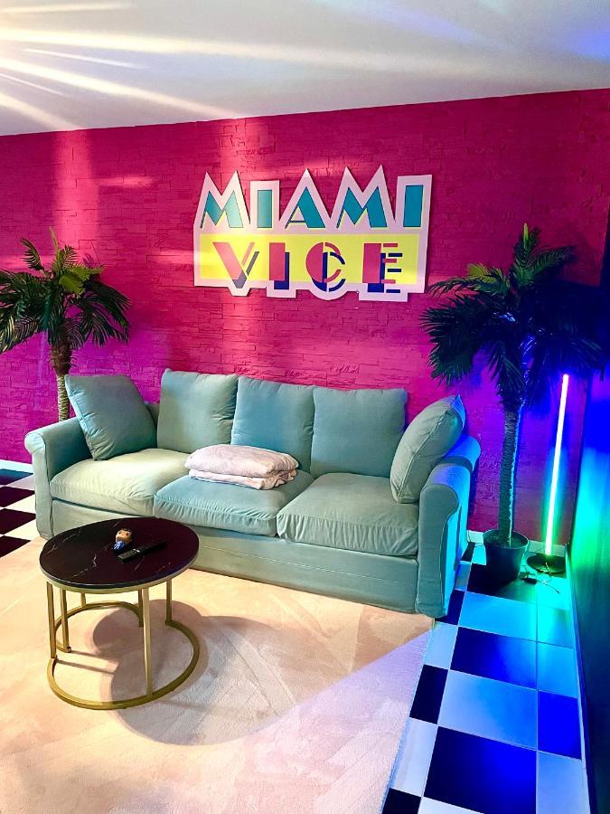 Capsule Miami Vice - Jacuzzi - Billard - Ecran Cinema & Netflix - Ping-Pong - Nintendo & Jeux- Liévin Exterior photo