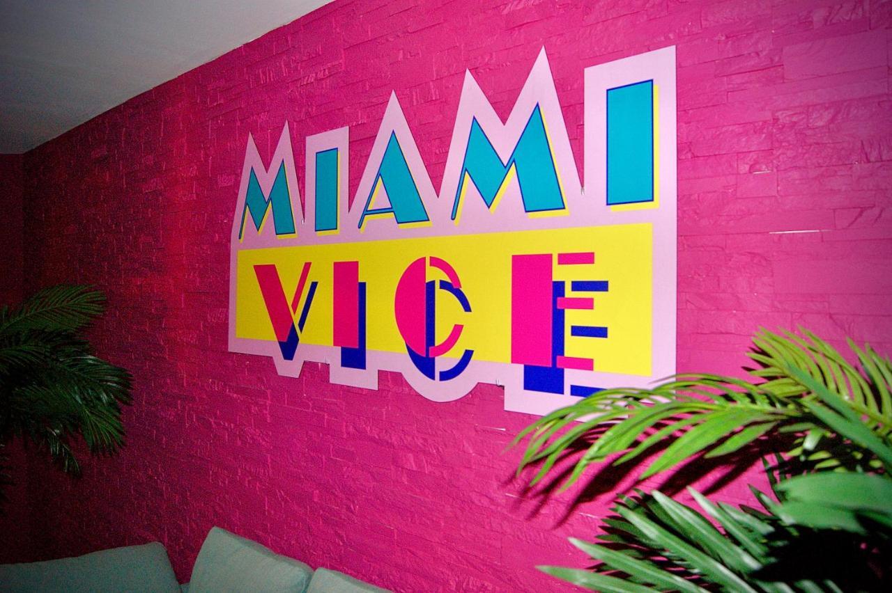 Capsule Miami Vice - Jacuzzi - Billard - Ecran Cinema & Netflix - Ping-Pong - Nintendo & Jeux- Liévin Exterior photo