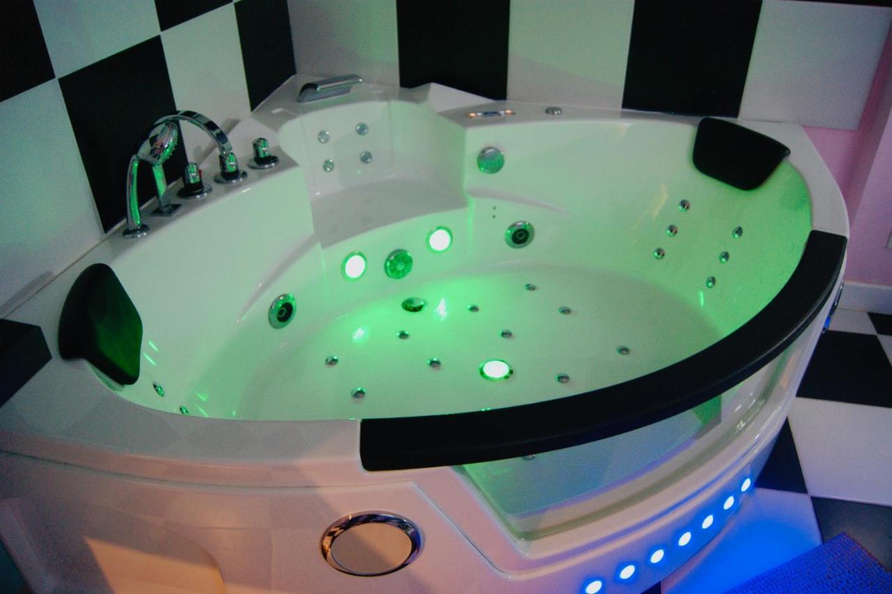 Capsule Miami Vice - Jacuzzi - Billard - Ecran Cinema & Netflix - Ping-Pong - Nintendo & Jeux- Liévin Exterior photo