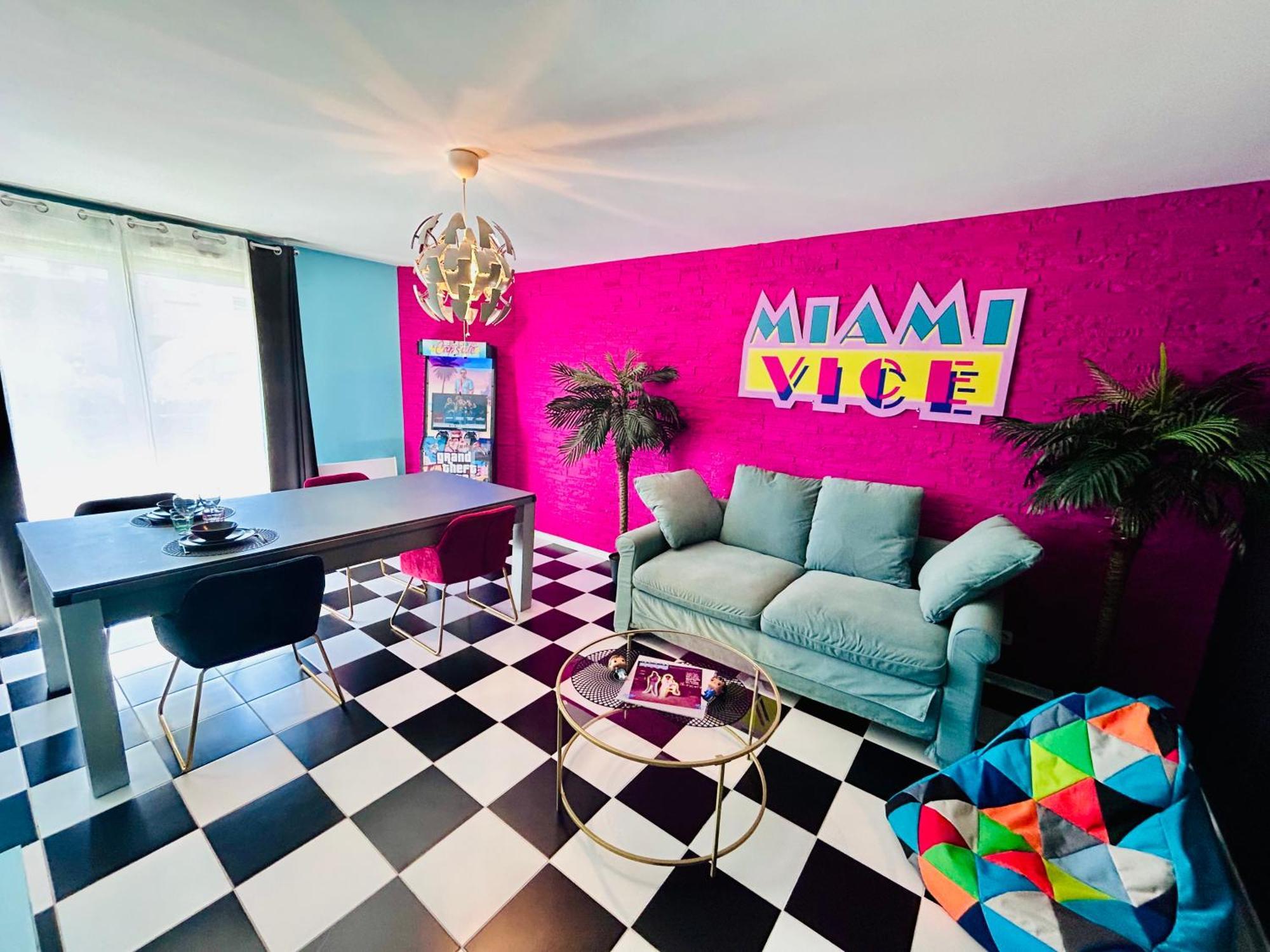 Capsule Miami Vice - Jacuzzi - Billard - Ecran Cinema & Netflix - Ping-Pong - Nintendo & Jeux- Liévin Exterior photo