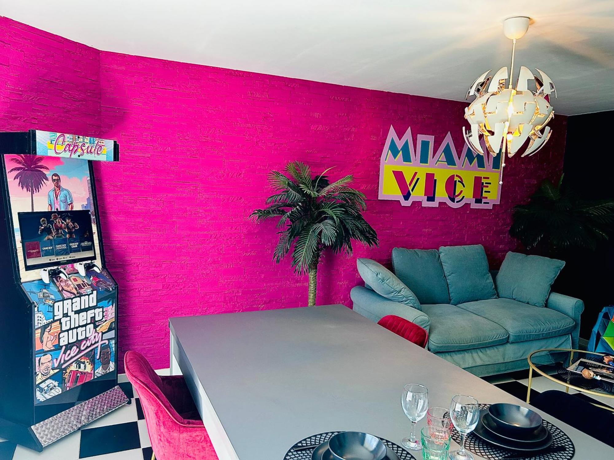 Capsule Miami Vice - Jacuzzi - Billard - Ecran Cinema & Netflix - Ping-Pong - Nintendo & Jeux- Liévin Exterior photo