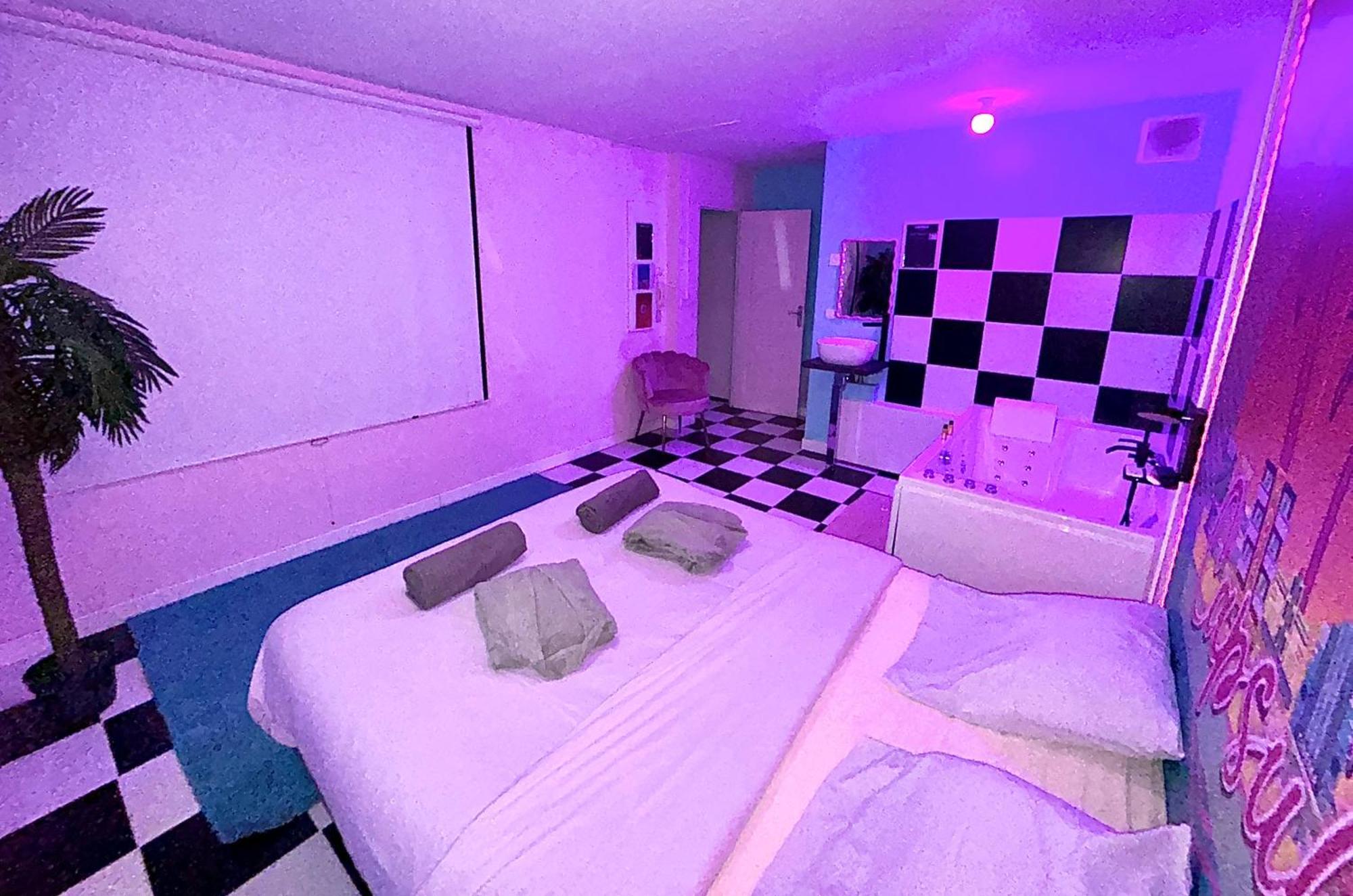 Capsule Miami Vice - Jacuzzi - Billard - Ecran Cinema & Netflix - Ping-Pong - Nintendo & Jeux- Liévin Exterior photo