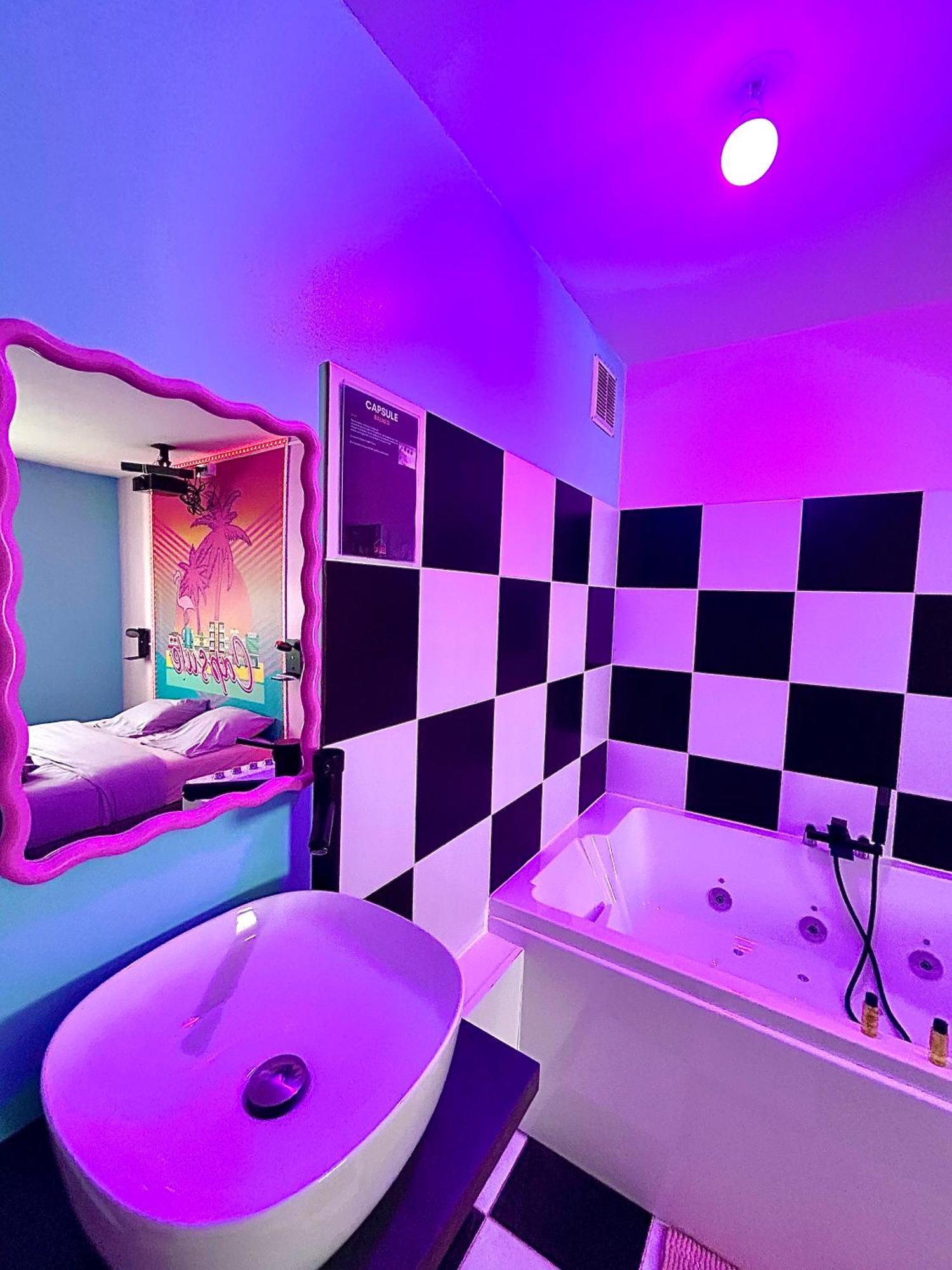 Capsule Miami Vice - Jacuzzi - Billard - Ecran Cinema & Netflix - Ping-Pong - Nintendo & Jeux- Liévin Exterior photo