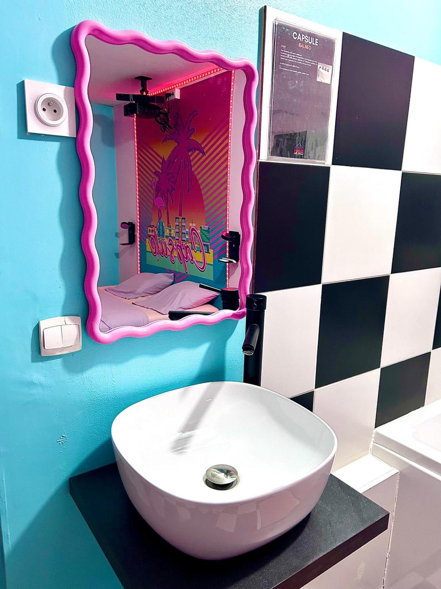 Capsule Miami Vice - Jacuzzi - Billard - Ecran Cinema & Netflix - Ping-Pong - Nintendo & Jeux- Liévin Exterior photo
