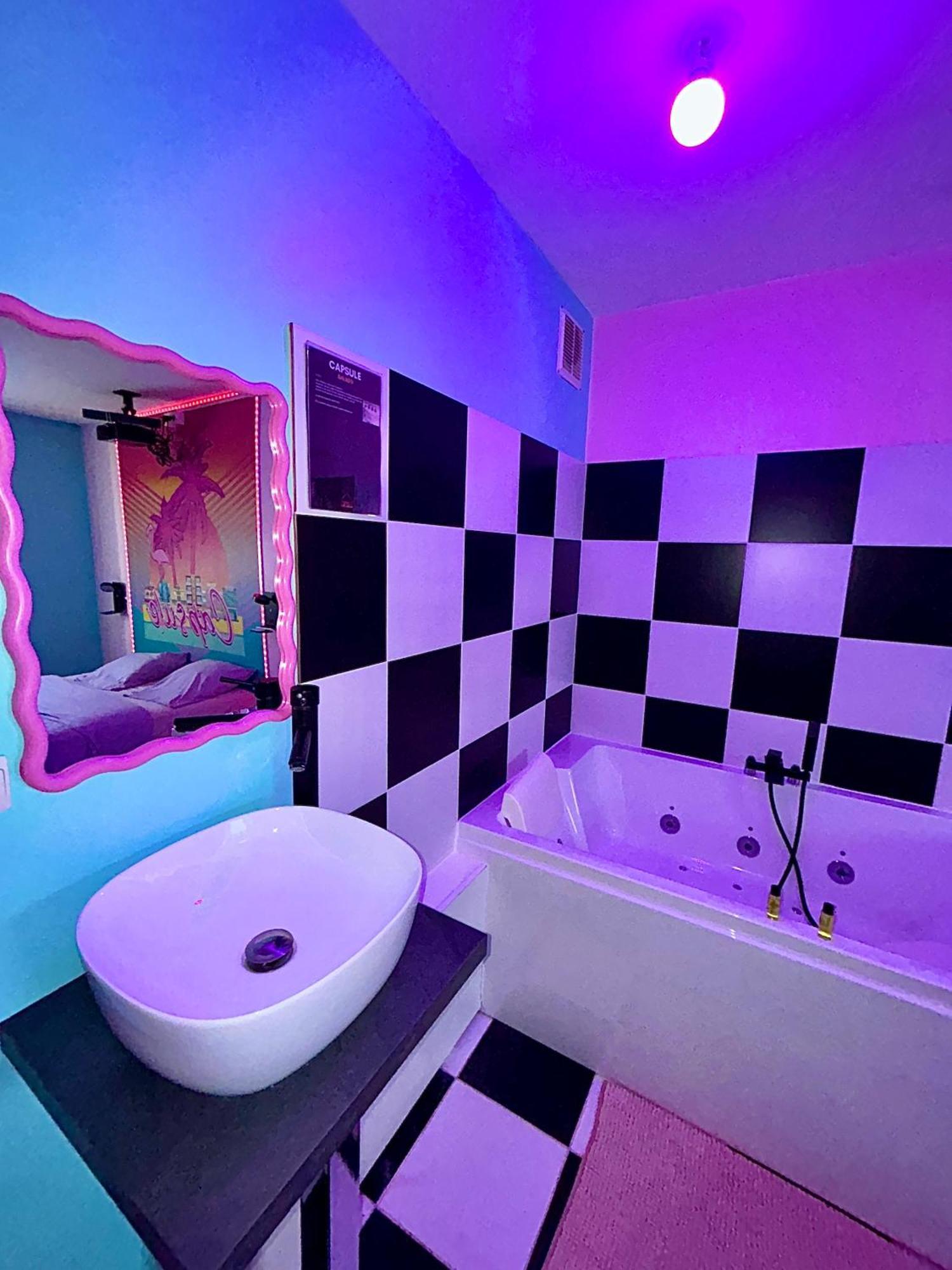 Capsule Miami Vice - Jacuzzi - Billard - Ecran Cinema & Netflix - Ping-Pong - Nintendo & Jeux- Liévin Exterior photo